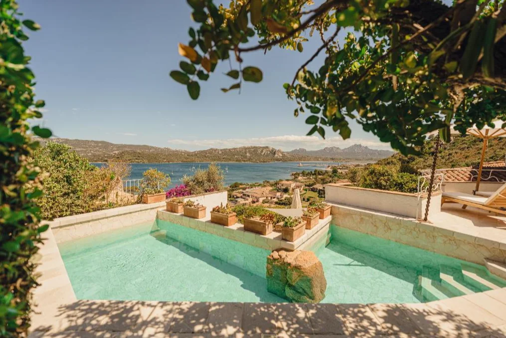 Aethos Hotel Sardinie | zwembad met uitzicht